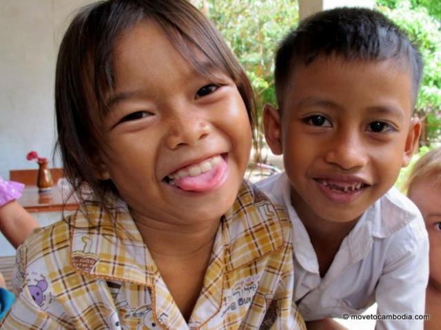 Cambodian kids smiling-001 volunteer Cambodia kids