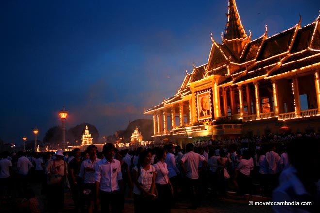 The Royal Palace lit up with lights to honor Norodom Sihanouk.