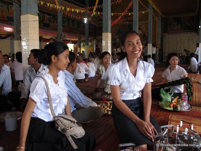 IMG_8717 During Pchum Ben, it is traditional to wear white, the Cambodian color of mourning.