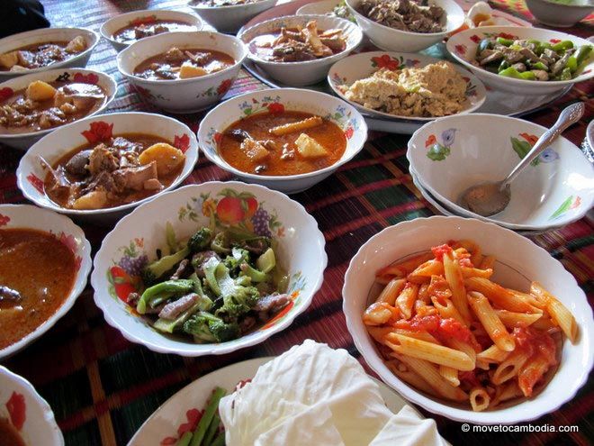 Pchum Ben 7 Food laid out for the monks as offerings.