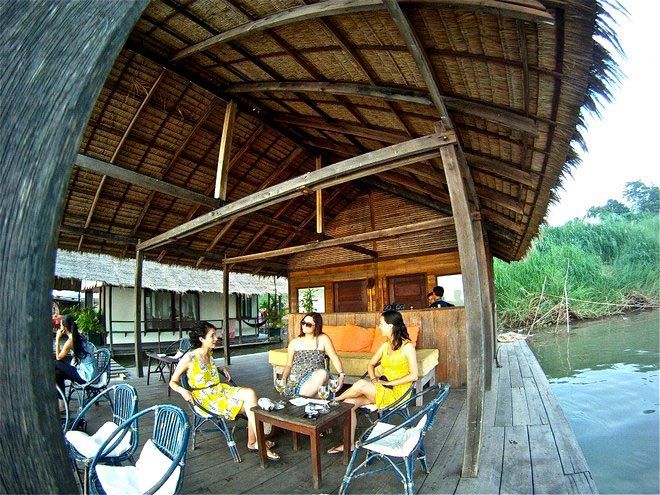 Hilary Bungalows Hilary and friends at the Bungalows near Phnom Penh