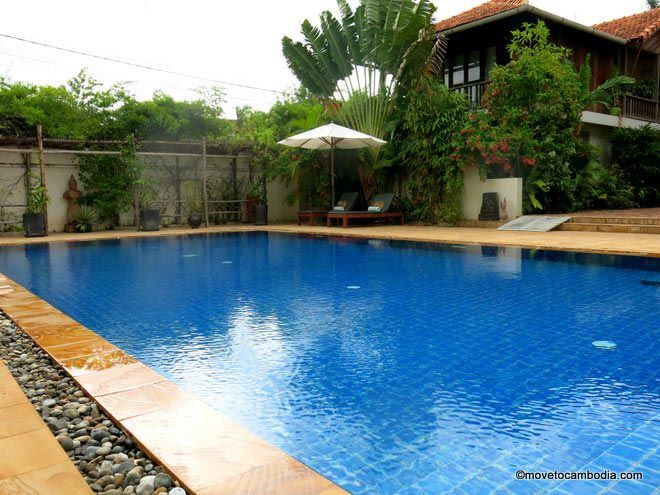Bambu Hotel Battambang poolside