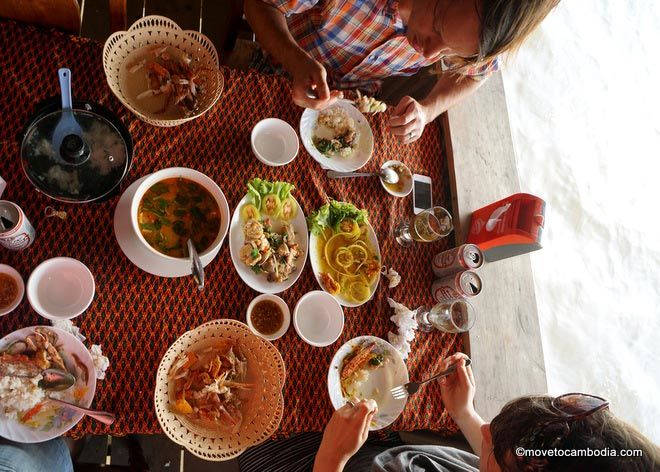 eating crab in Kep